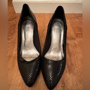 Karen Scott Black Heeled Shoes with Textured Design